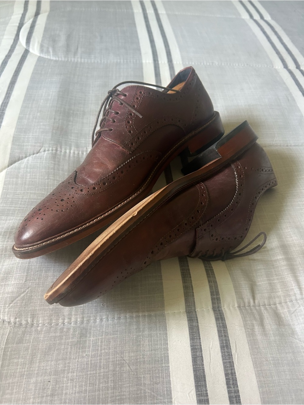 Banana Republic Men's Oxblood Leather Wingtip Oxfords - Picture 2 of 6